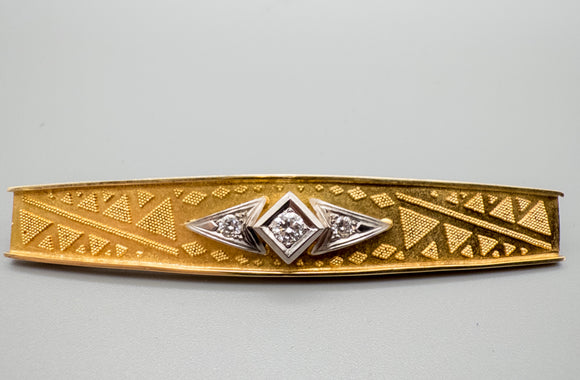 Brosche mit Granulation und Diamanten