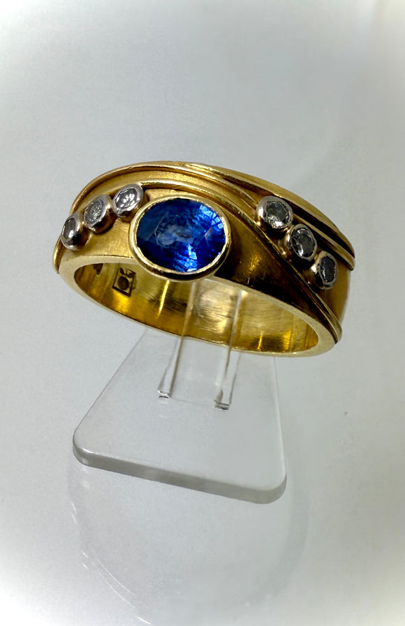 Ring mit Saphir