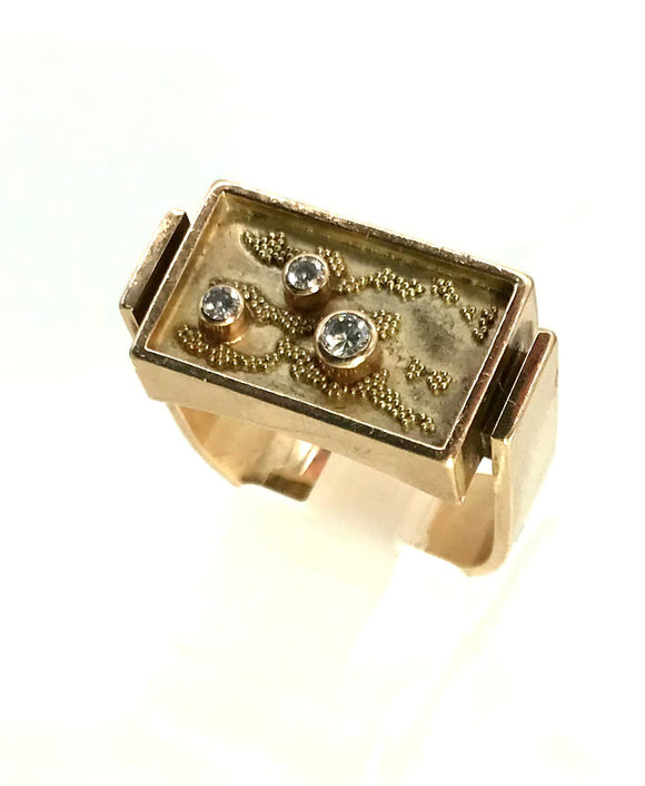 Goldring mit Diamanten und Granulationstechnik, Mitte 20. Jhd.