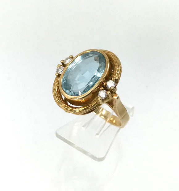 Gelbgoldring mit Aquamarin und Diamanten