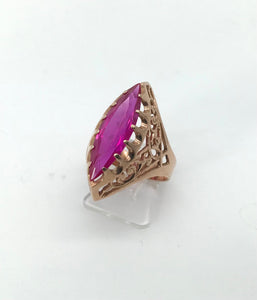 Goldener Ring mit synth. Rubin