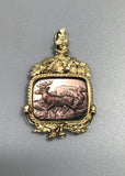 Anhänger mit Jagdmotiven, Gold/ Perlmutt