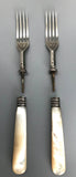 Viktorianisches Besteckset mit Perlmuttgriffen, England um 1870