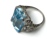 Platinring mit leuchtend blauem Aquamarin, um 1920