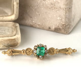 Antike Brosche mit Diamanten und zentralem Smaragd, um 1900