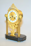 Kleine feine Pendule, Landry Pas(sa)ge du Panorama, um 1800